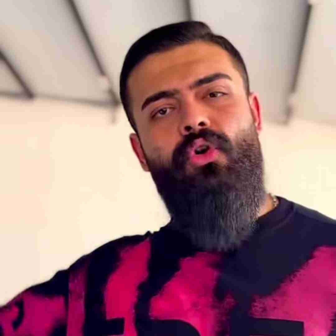 دانلود آهنگ جدید حالمو میزنی به هم همیشه تو خوشحالیا از علیراد