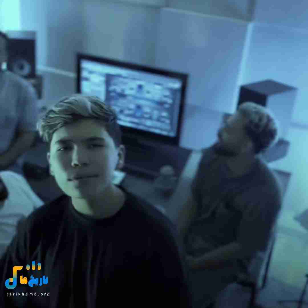 مرتضی وکیلی فکرم درگیره خب آخه عشق همینه