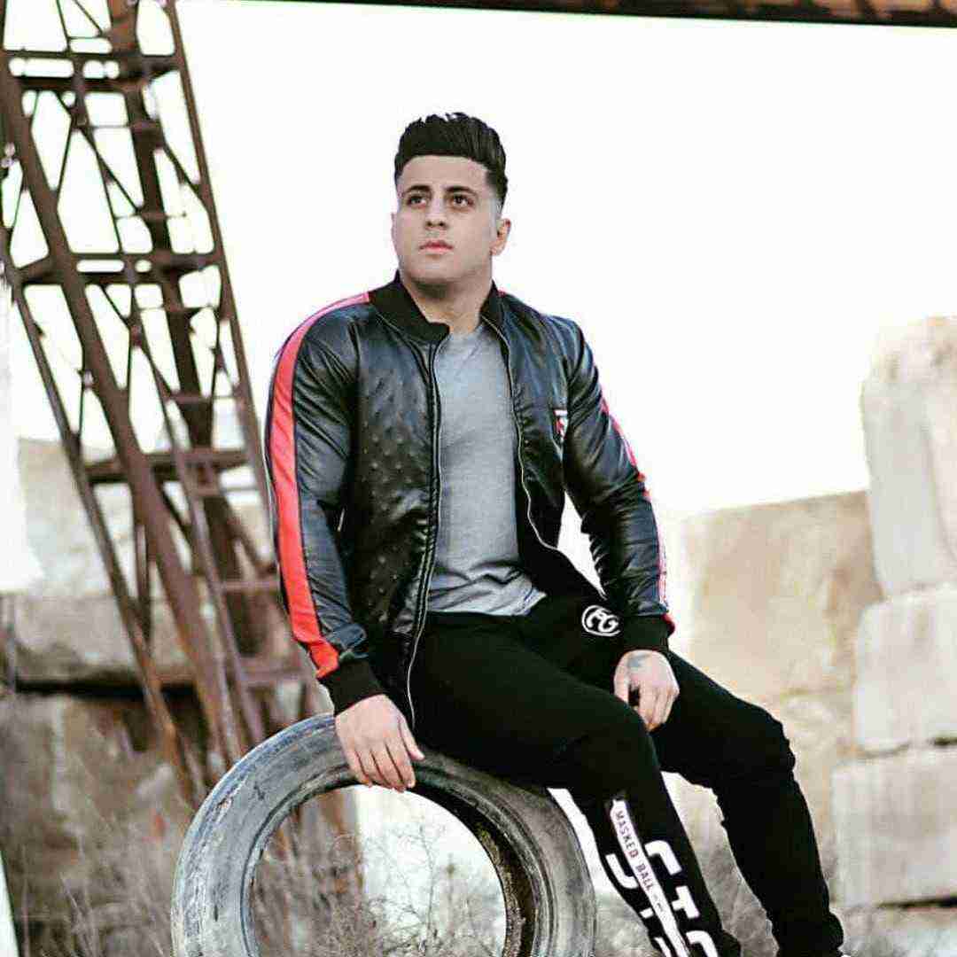 دانلود آهنگ کردی تو مال منی فقط آینده ره میبینم از سبحان رستمی