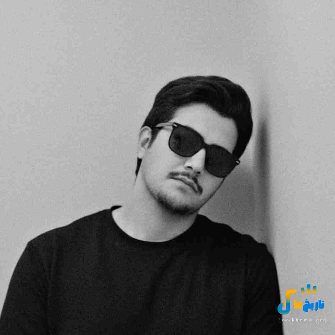 اهورا عزیزوم