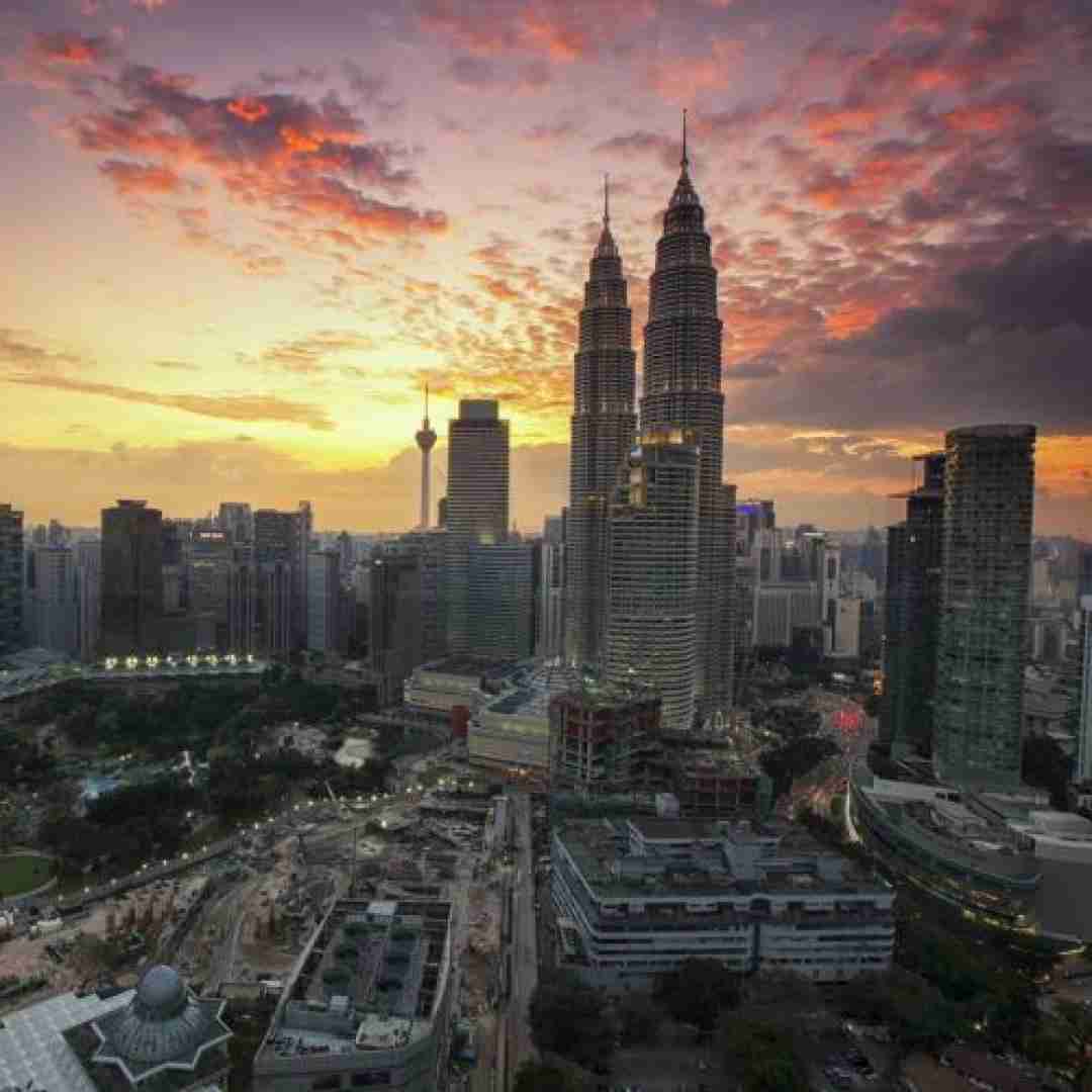 دانلود ریمیکس آرزوت چیه از اینجا برم آه که از اینجا بری