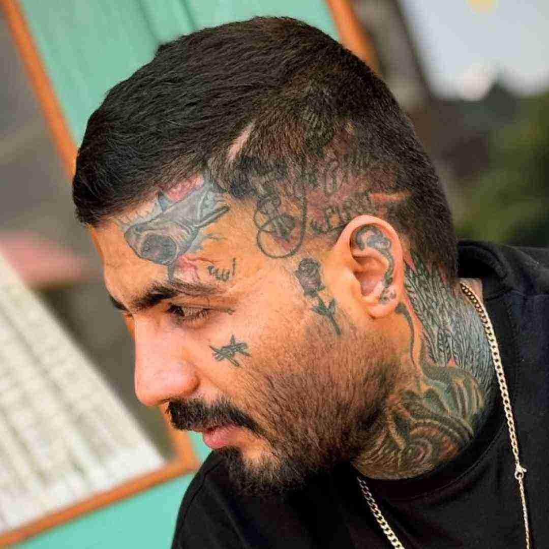 دانلود ریمیکس بی دلیل همه چی دلگیر شده روزا رنگی از مهدیار