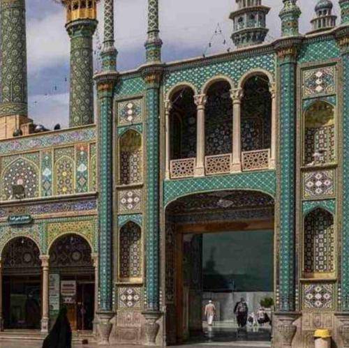 امیر کرمانشاهی یه بوسه ساده به تربتت مثل بوسه به دستاته