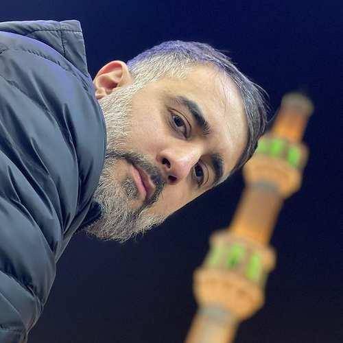 محمد حسین پویانفر رو خاکم گل و گلاب نپاشید
