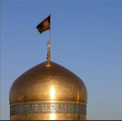 رضا نریمانی این حسین حسینای هرشب رو صدقه‌سر خمینی داریم