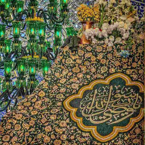 مجید بنی فاطمه من قربم و اصحابم اولئک المقربونن