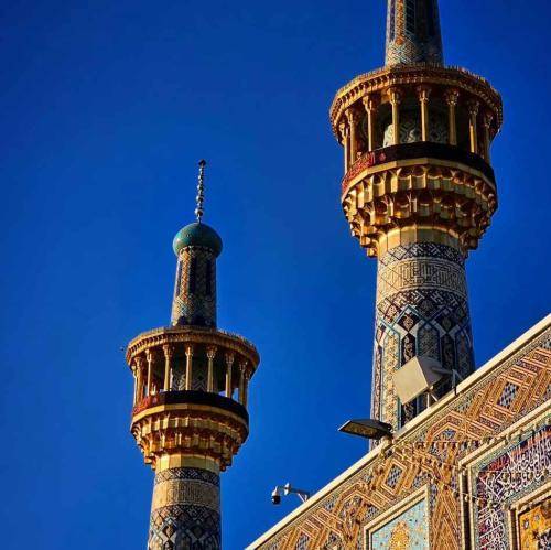 حسین سیب سرخی یعنی دلتنگم این شبها میبینی چشمامو