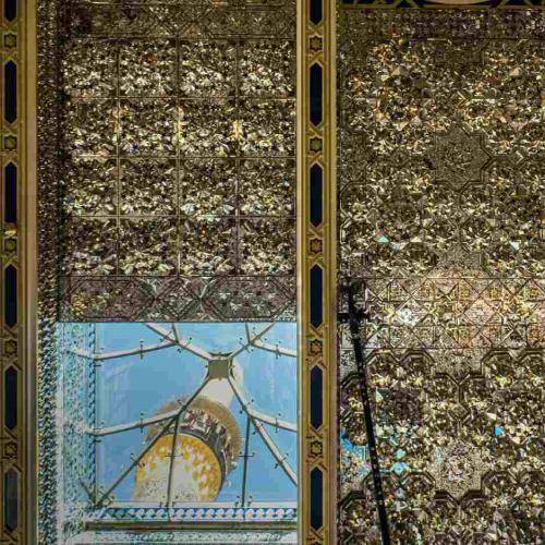 محمد اسداللهی ایستاده میمیرم به خاطر این پرچم بالا بره بالا بره بالا بره این پرچم