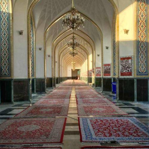 مهدی لیثی از اون دورا پرچمت پیداست نگات می‌کنم صدات می‌کنم حسودی به زائرات می‌کنم