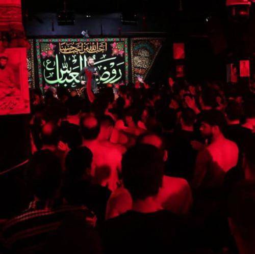 حسین سیب سرخی آی عاقلا ببینید دیوونگی همینه یه پای دل تو مکه است یه پای دل مدینه