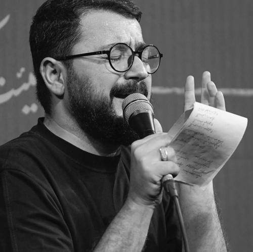 محمدرضا نوشه ور از آسمون سنگم بباره این روضه تعطیلی نداره ما پای پرچمت میمونیم