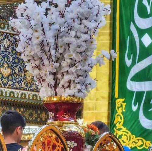 مهدی اکبری من ساحل نیاز و تو دریای نعمتی من یک کویر خشک و تو بارون رحمتی
