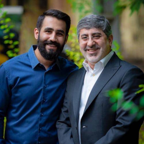 حسین طاهری عـالم و آدم بندهی درگاهِ دولتِ زهرا بهشت و خدا آفرید برا رضایت زهرا