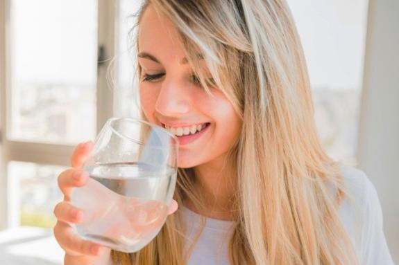 تاثیرات نوشیدن آب در کاهش وزن